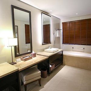 Junior Suite King Wellness Retreat Massage